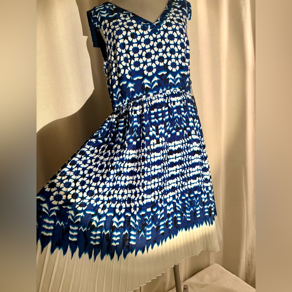 Adrianna Papell Ikat Fit & Flare Midi Dress Blue White  Pleated V-Neck Sz 14 NWT - Picture 11 of 16
